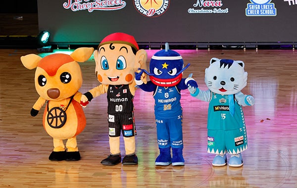 チアフェス出演クラブの公式マスコットも会場に大集合！個性豊かなマスコットたちと触れ合えるのもチアフェスの一押しポイント！